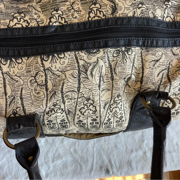 AmyKathryn Vegan Large Duffle Bag - Picture 13 of 16